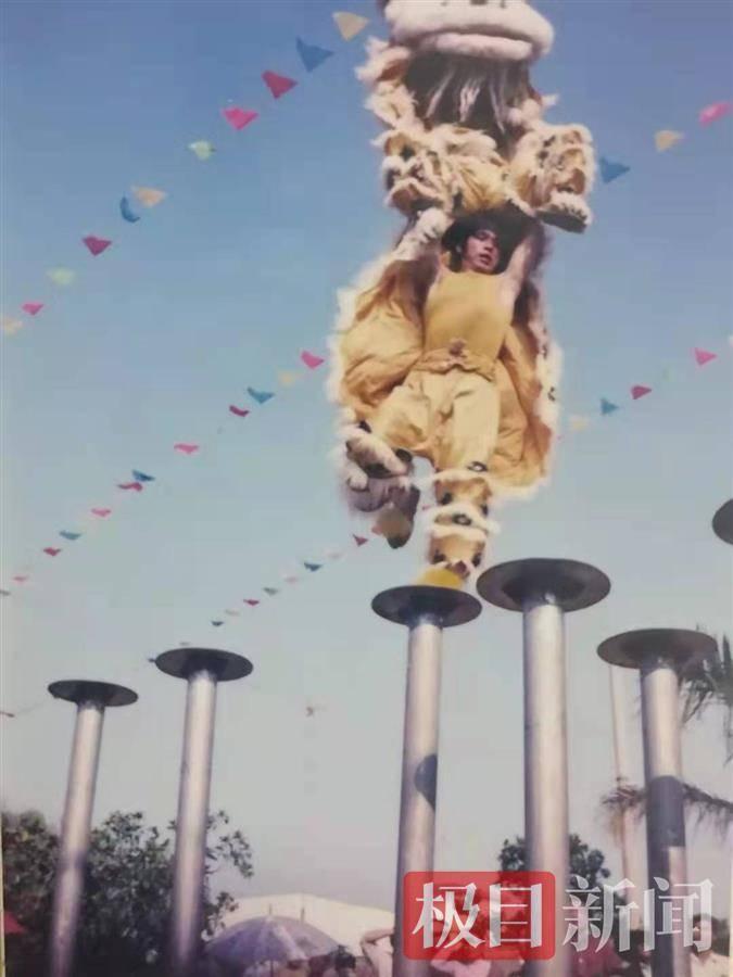 藤縣獅王比賽視頻，小巷深處的獨(dú)特魅力展現(xiàn)獅王風(fēng)采