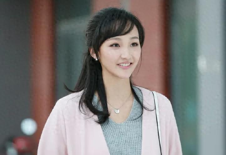 演員于震，從舞臺(tái)到熒屏的自信與堅(jiān)韌之旅