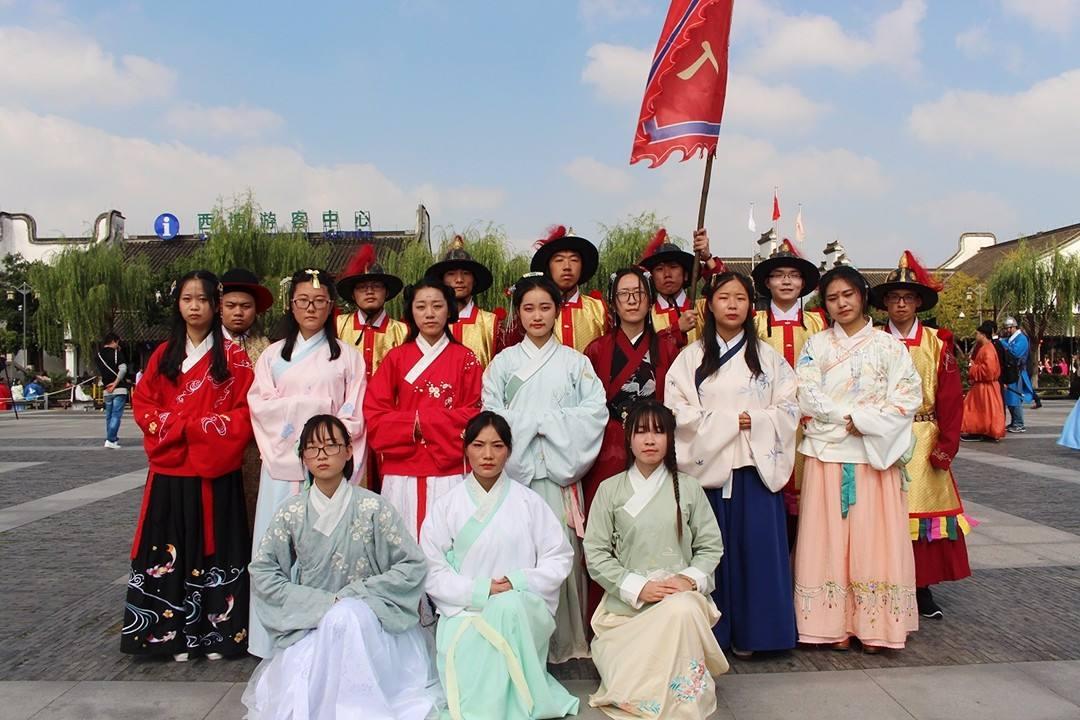 動漫服裝店，激發(fā)變化的力量，培育自信與成就感的時尚殿堂