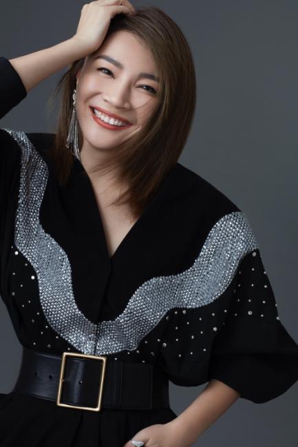 璀璨星光下的女演員張巖，魅力瞬間照片集